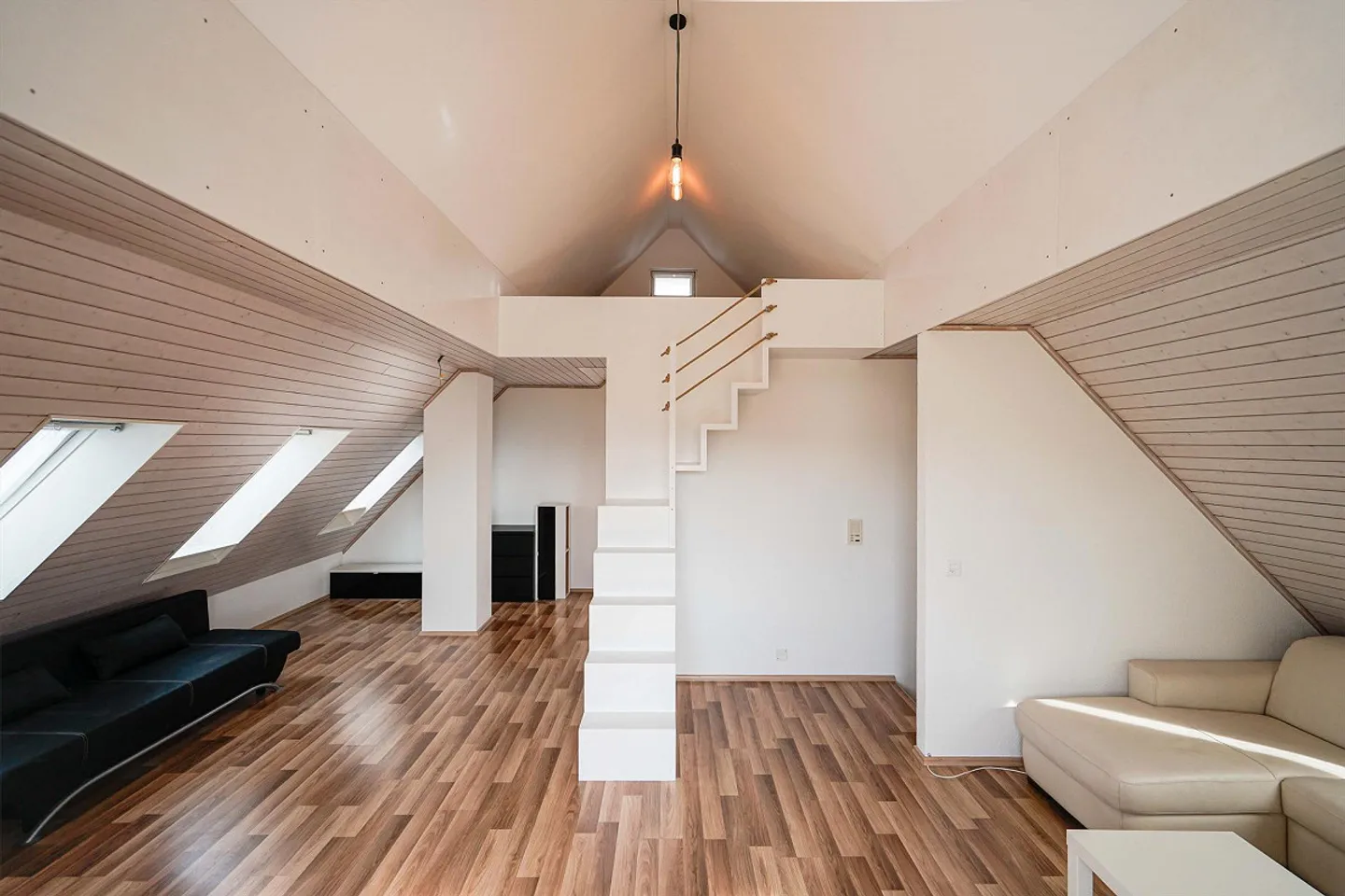 Attic apartment with many extras in a quiet location for rent - Photo 2 of 18