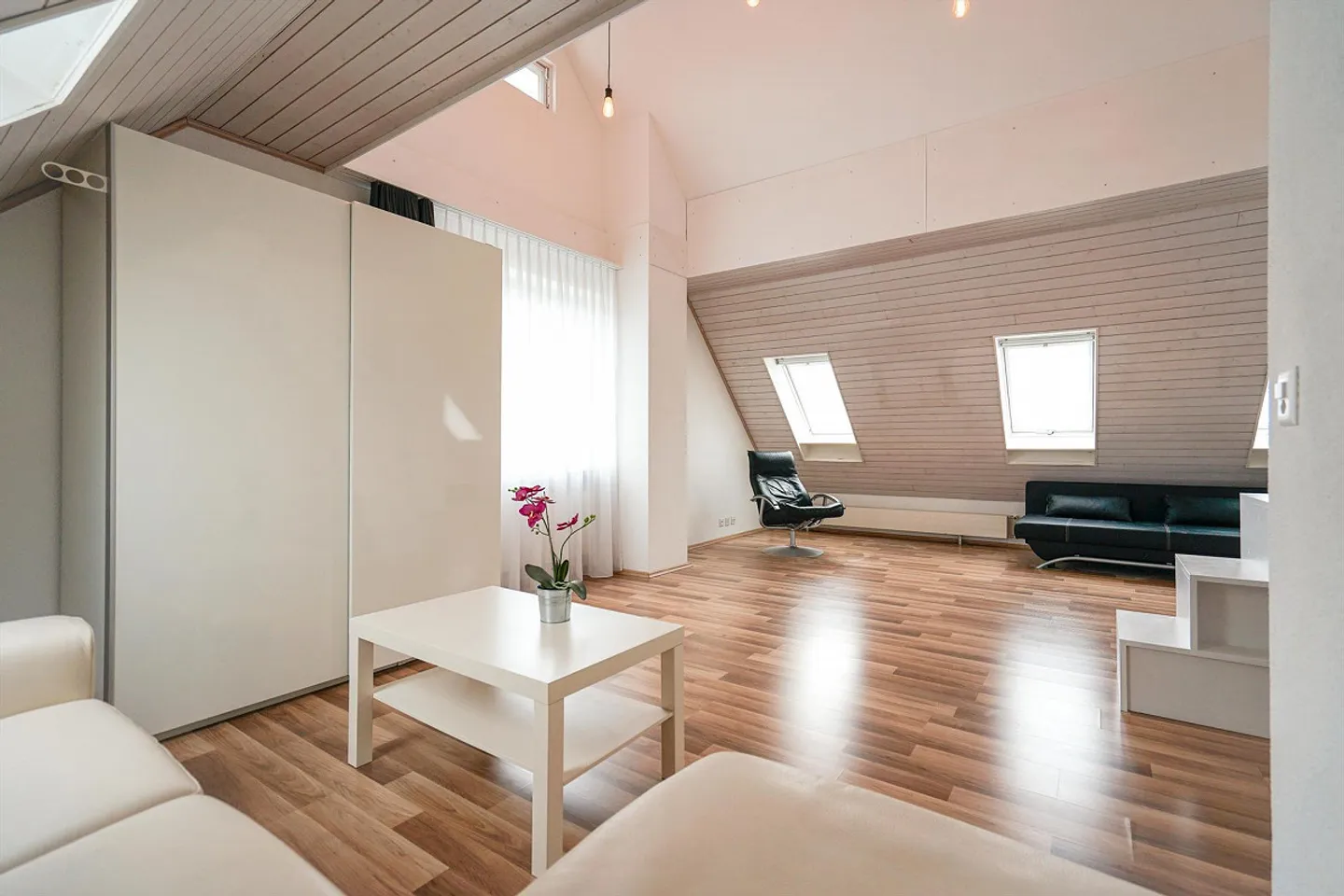 Attic apartment with many extras in a quiet location for rent - Photo 3 of 18