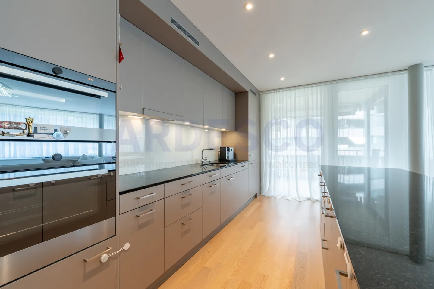 Stylish living. Living centrally. Arriving home. - Photo 3 of 12