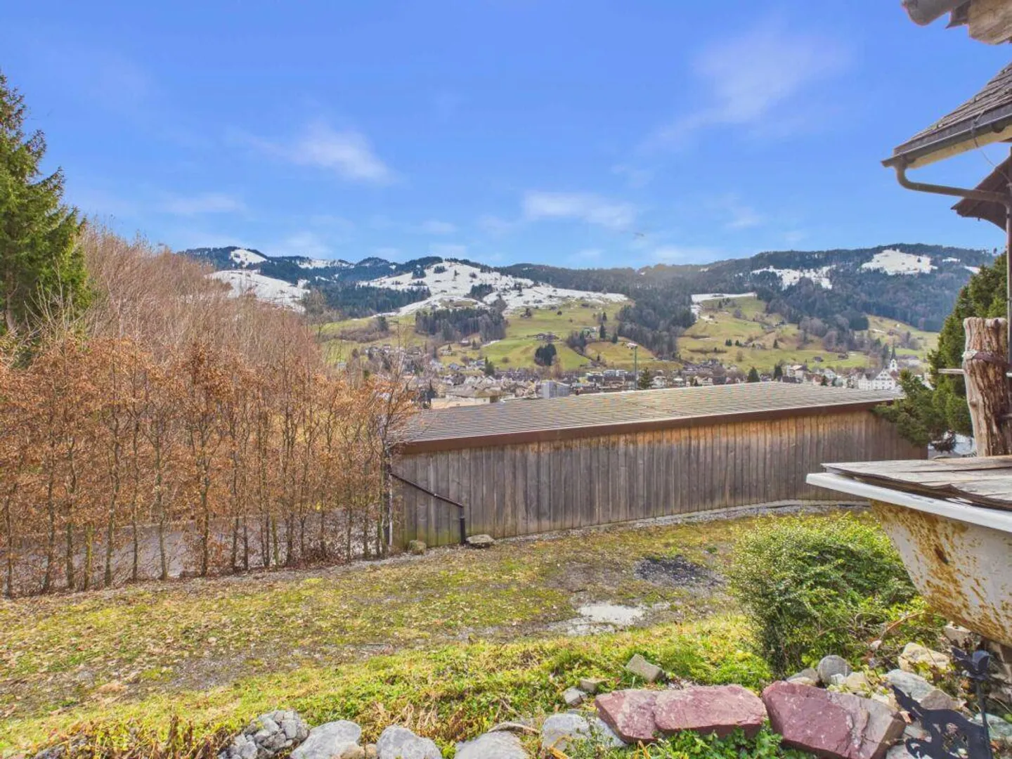 Maison Toggenburg de 4 pièces à rénover avec salle polyvalente et deux parcelles de prairie séparées - Photo 4 sur 12