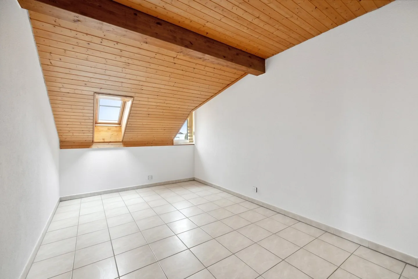 Offre spéciale : les 3 premiers loyers nets sont gratuits ! Appartement mansardé de 3.5 pièces en très bel état ! - Photo 3 sur 10