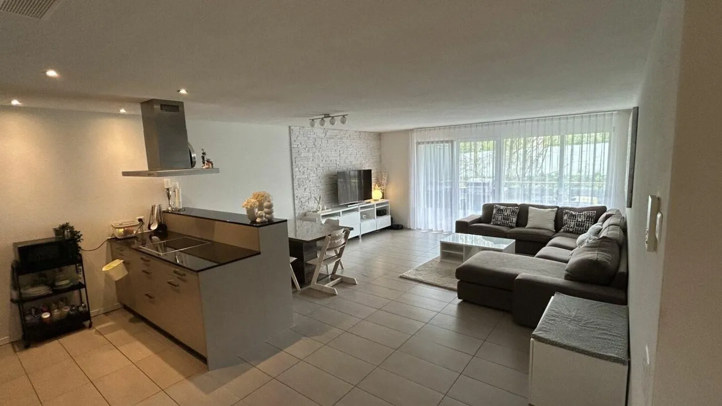 Modern 3.5-room apartment with a view of greenery - Photo 1 of 6