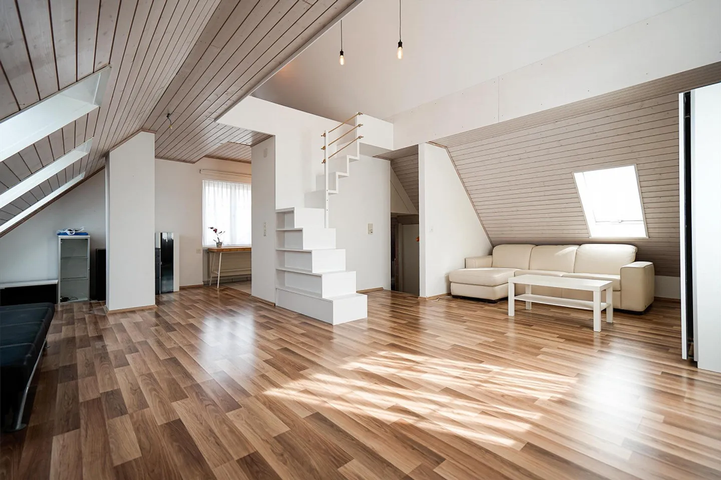 Attic apartment with many extras in a quiet location for rent - Photo 1 of 18