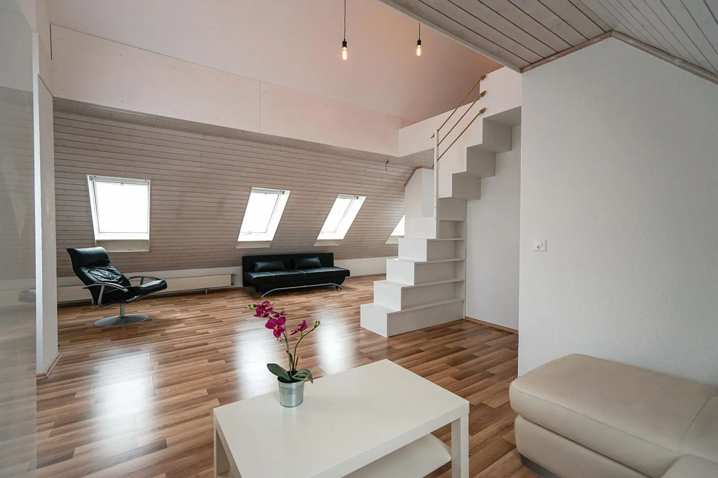 Attic apartment with many extras in a quiet location for rent - Photo 4 of 18