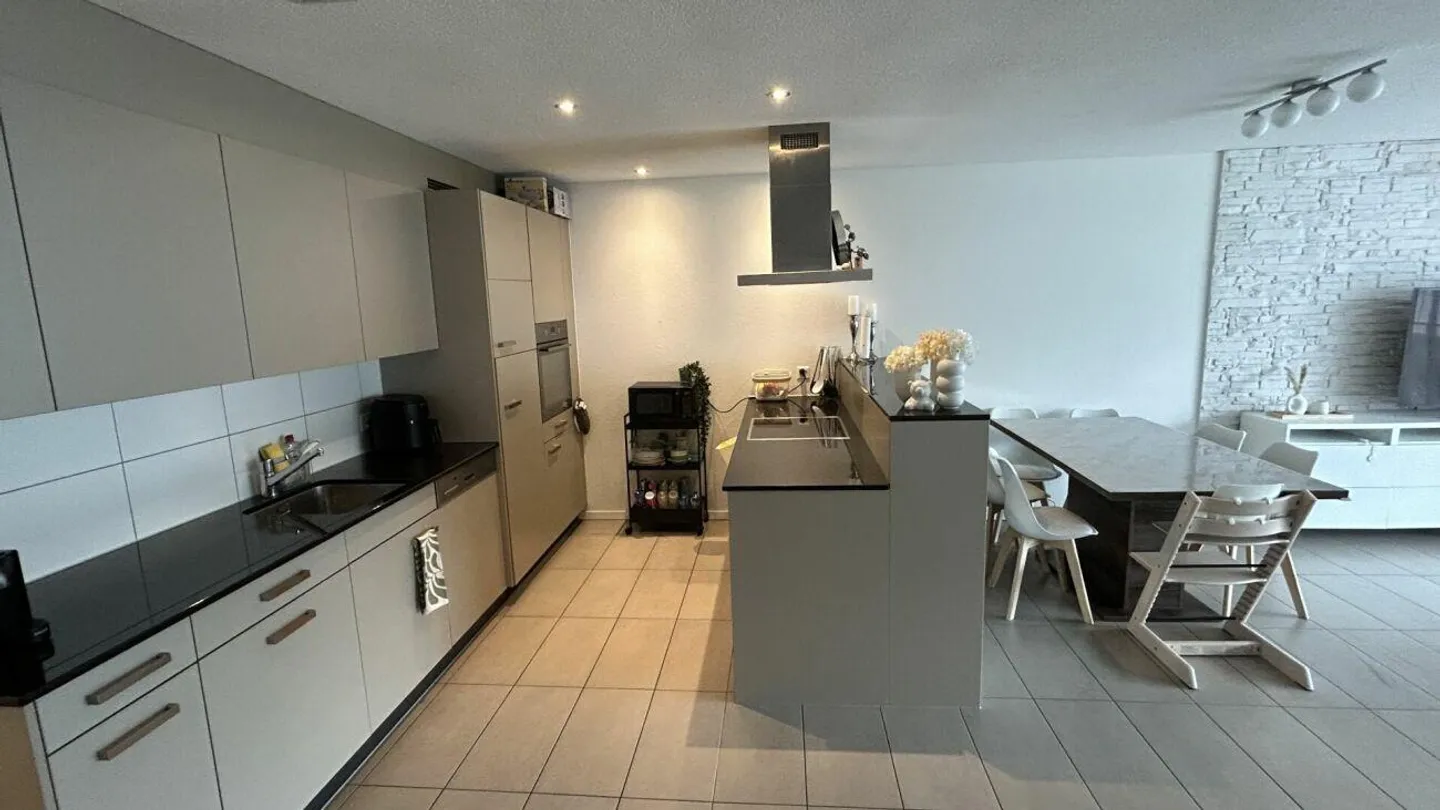Modern 3.5-room apartment with a view of greenery - Photo 6 of 6