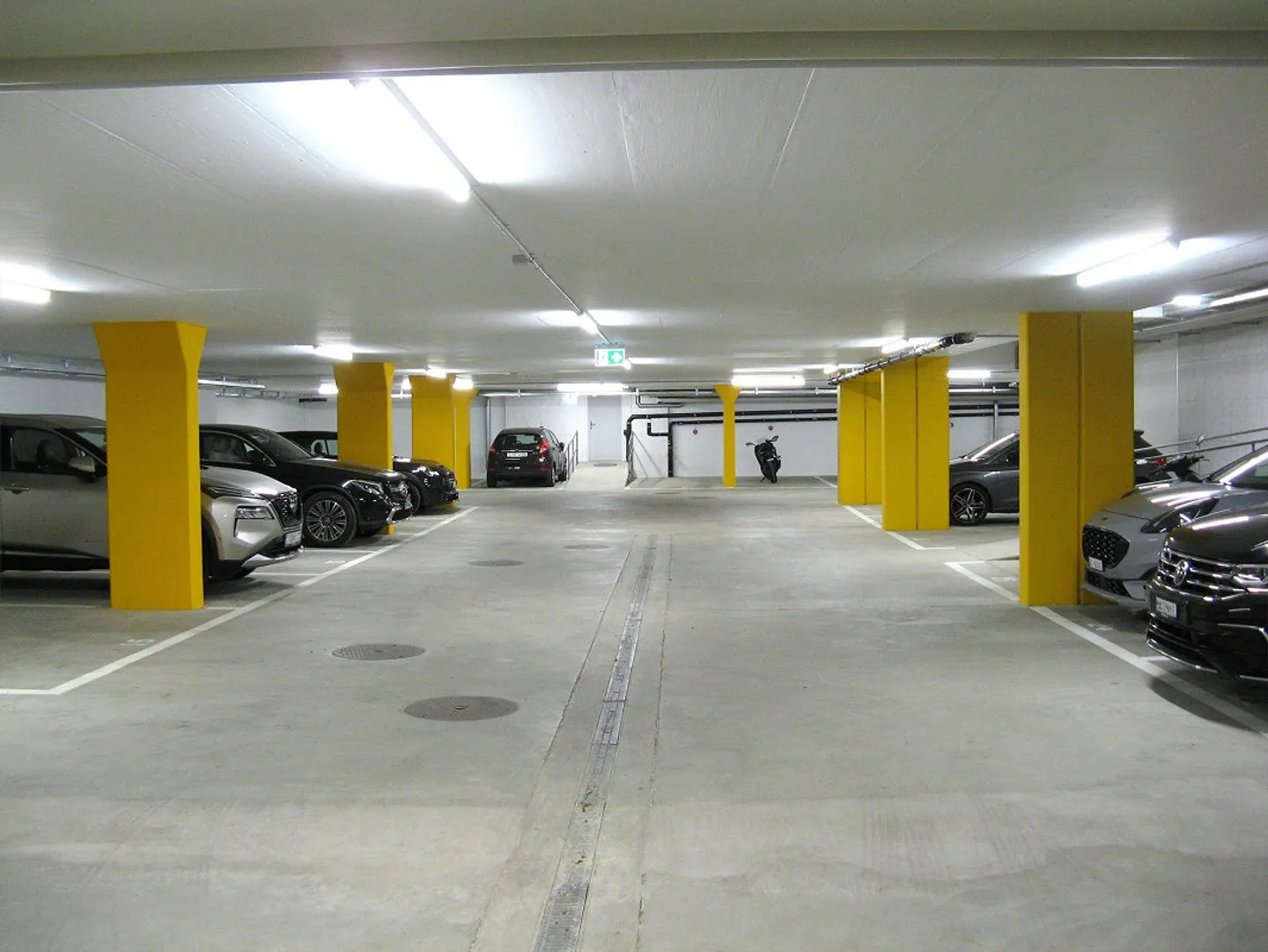 Parking space in a central location - Photo 2 of 2