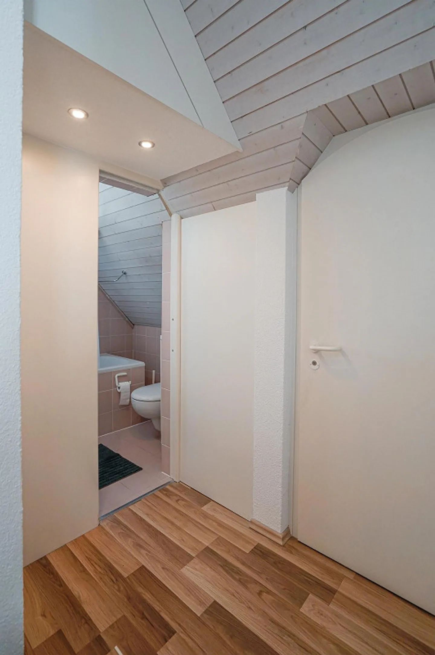 Attic apartment with many extras in a quiet location for rent - Photo 10 of 18