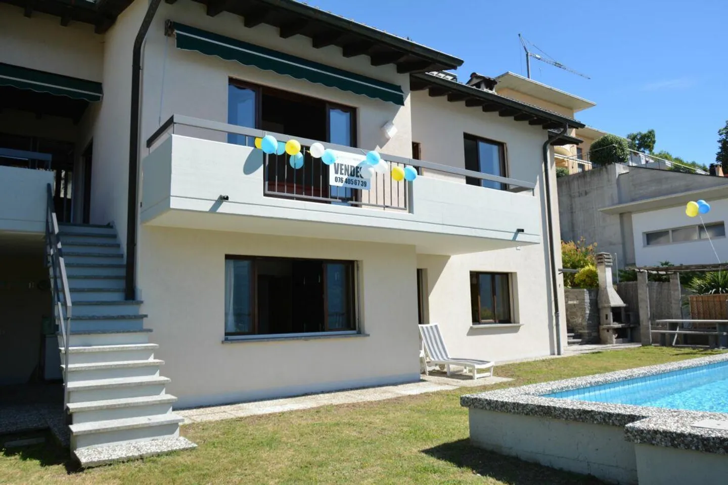 Bella casa a schiera con 8,5 stanze, piscina e vista mozzafiato - Foto 4 di 15