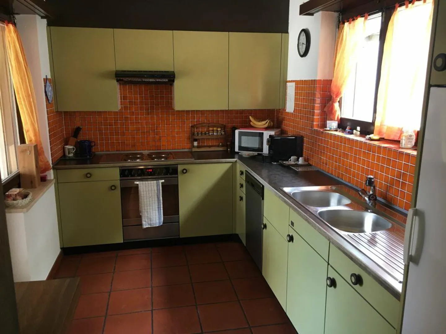 Bella casa a schiera con 8,5 stanze, piscina e vista mozzafiato - Foto 7 di 15