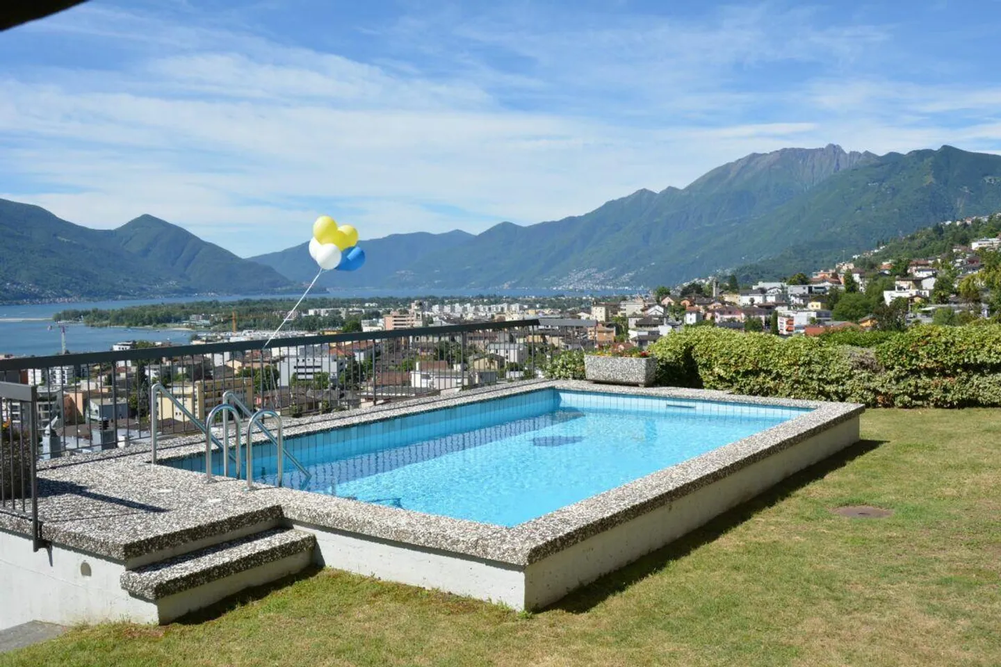 Bella casa a schiera con 8,5 stanze, piscina e vista mozzafiato - Foto 15 di 15