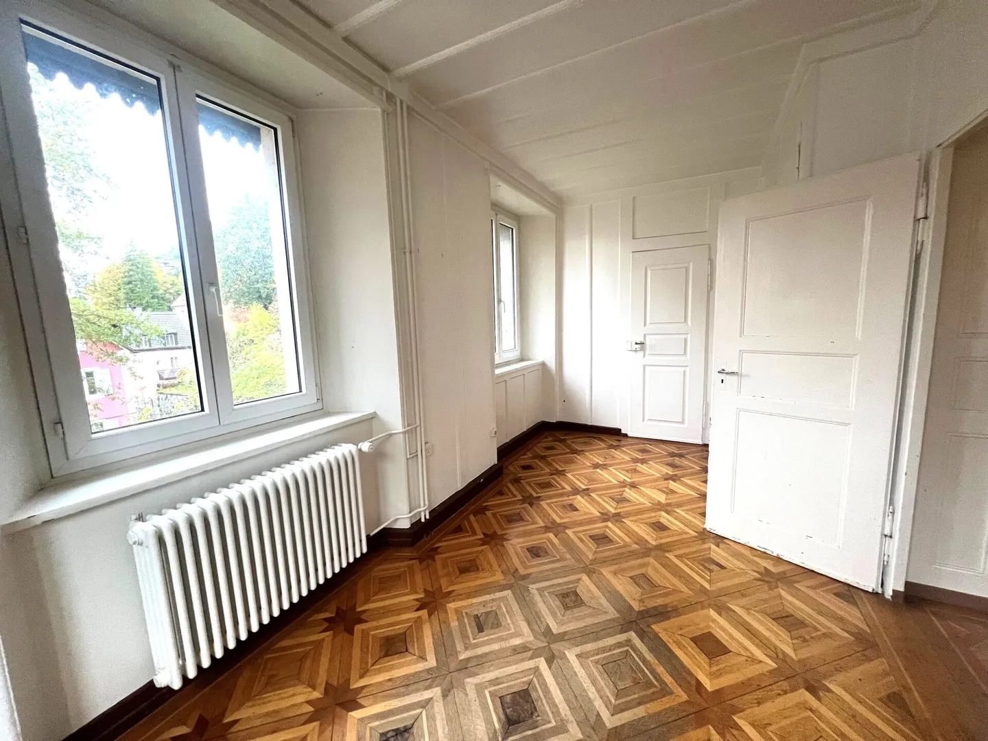 Appartement avec 5 pièces au 2ème étage - Photo 3 sur 7