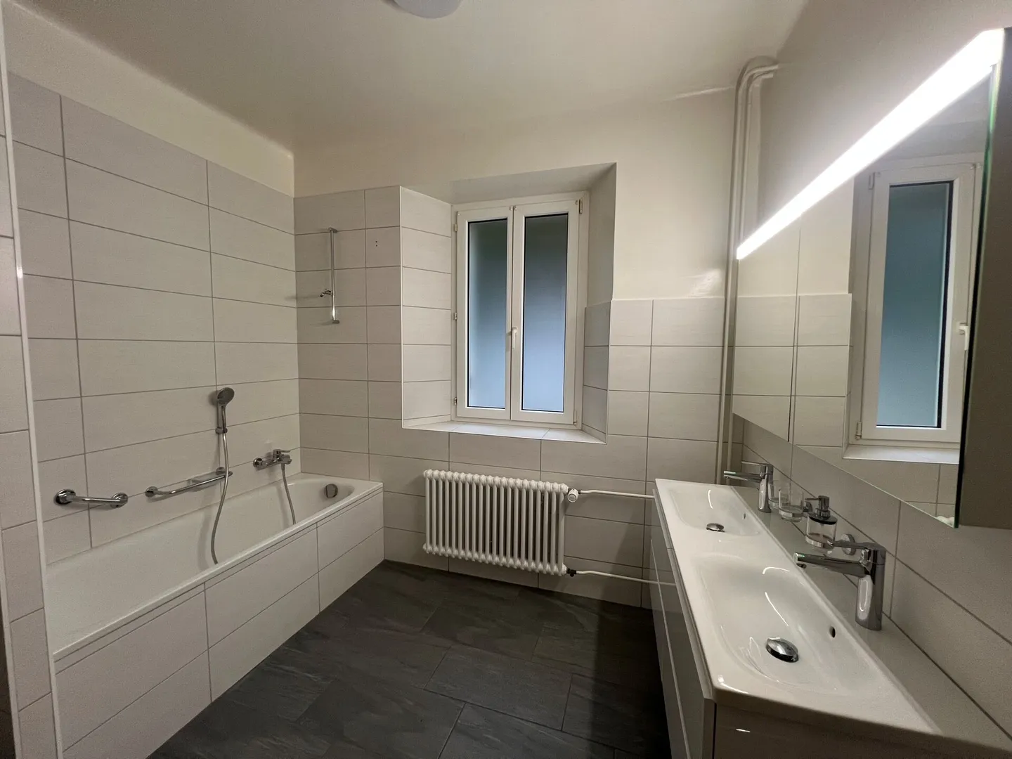 Appartement avec 5 pièces au 2ème étage - Photo 4 sur 7