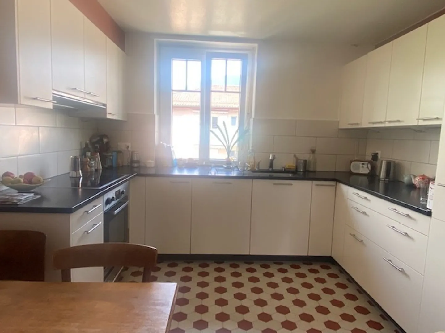 3-ZIMMER-WOHNUNG IN LA TOUR-DE-PEILZ (VD), MÖBLIERT, BEFRISTET - Foto 2 von 7