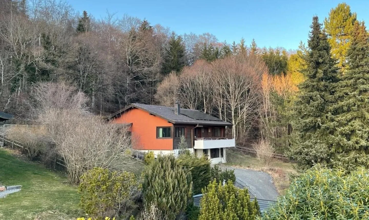 Large individual house nestled in a green setting - Photo 1 of 13