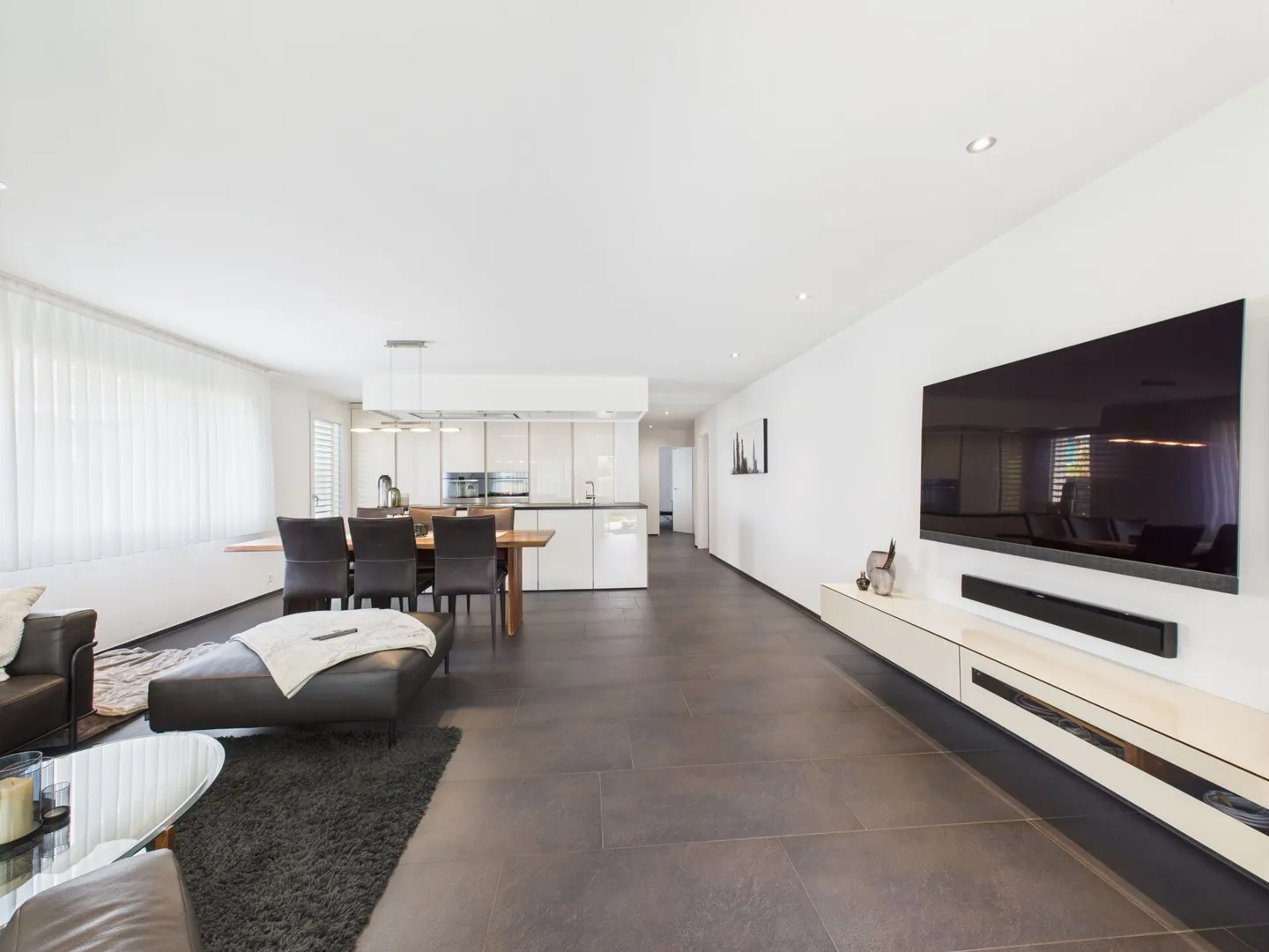 HAUT NIVEAU DE CONSTRUCTION AVEC GRAND ESPACE DE SEJOUR DANS LE JARDIN ! - Photo 4 sur 9