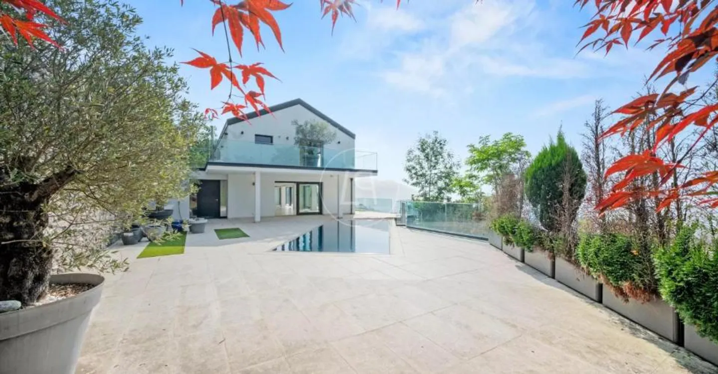 A breathtaking view over the heights of Chardonne with pool - Photo 1 of 10