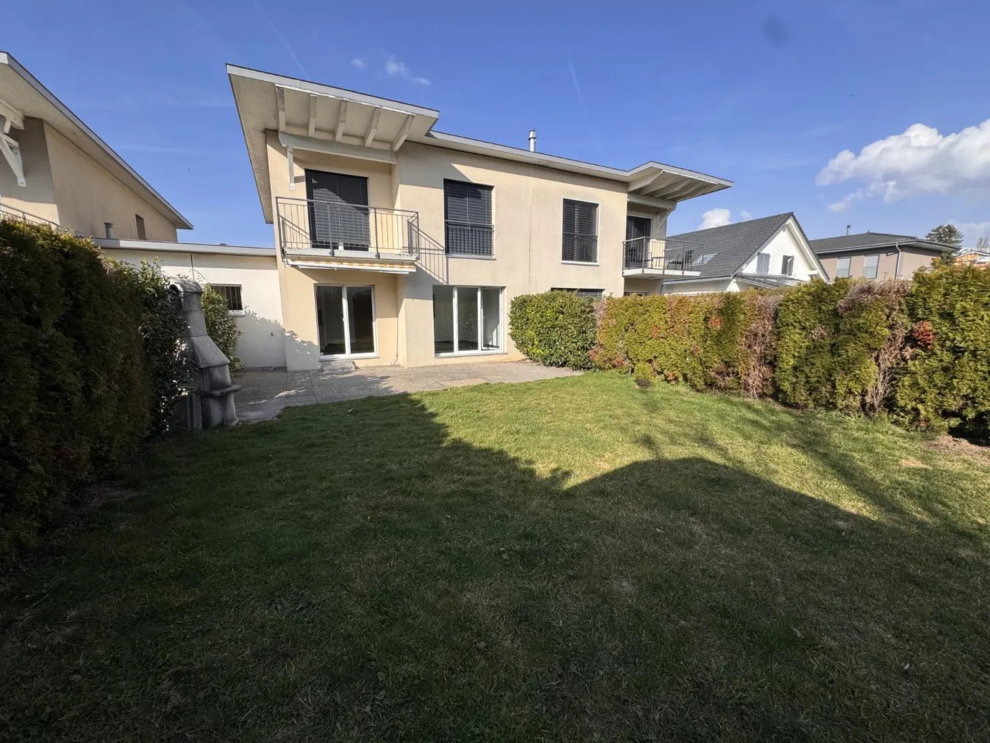 Casa contigua 6,5 stanze - Foto 1 di 16