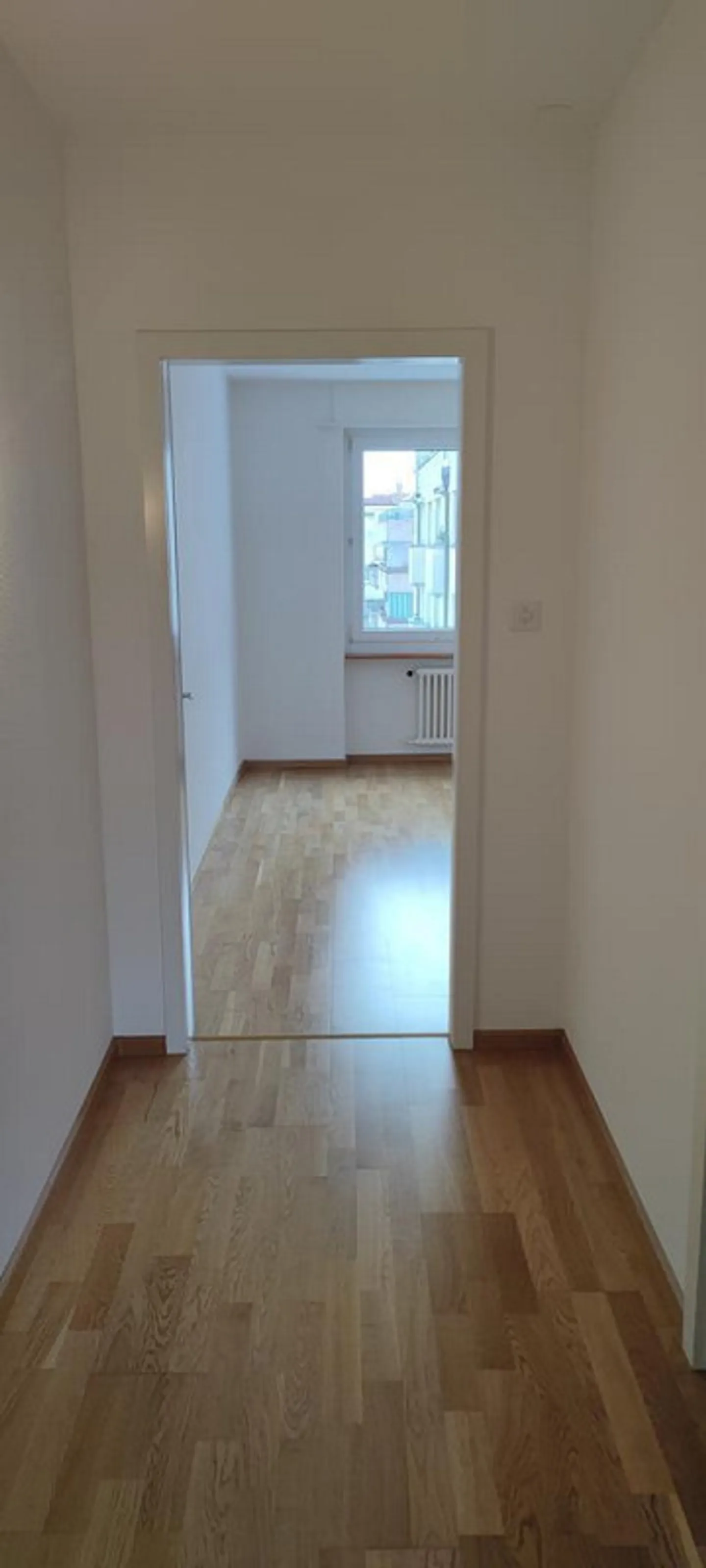 Appartement rénové de 3 pièces près de la gare - Photo 3 sur 10