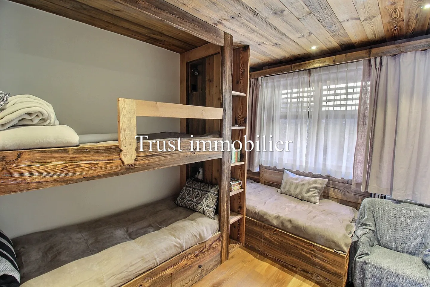 Luxury 4.5-room apartment on garden level, Moubra district - Photo 17 of 21