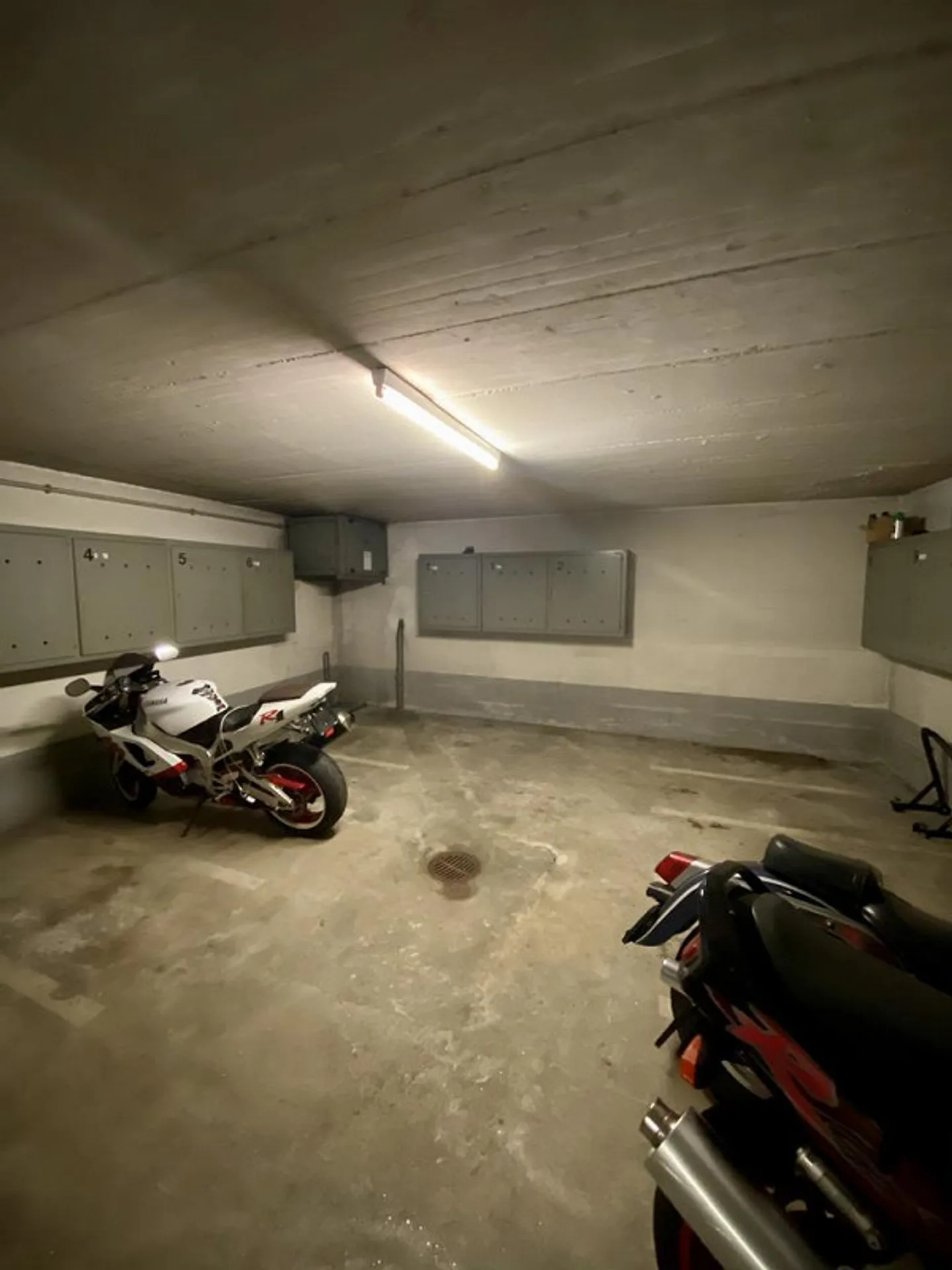 Motorradeinstellplätze nähe Bahnhof Pratteln zu vermieten - Foto 1 von 2