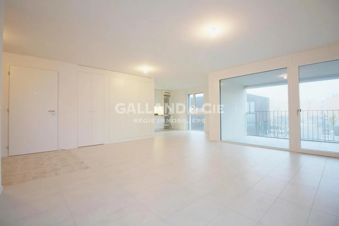 Wunderschöne neue 3,5-Zimmer "Senioren"-Wohnung im 1. Stock - Foto 2 von 3