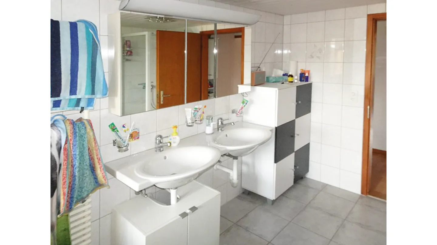 Casa unifamiliare con molto spazio - Foto 3 di 3