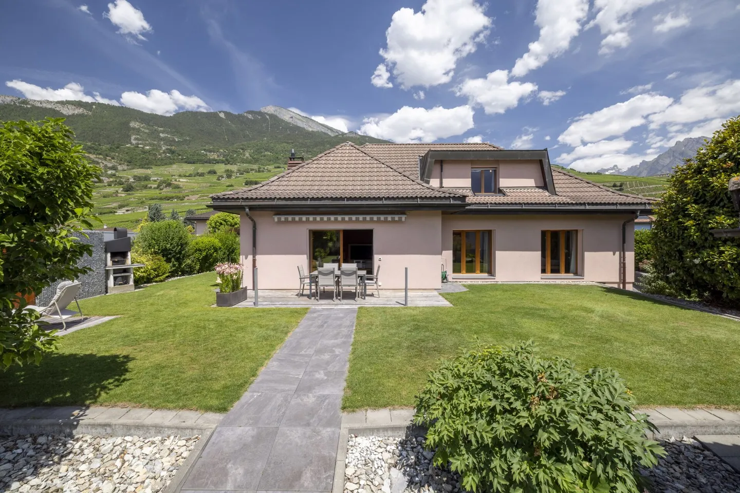 Wunderschöne 6-Zimmer-Villa 1/2 von 297 m2 mit einem wunderschönen Außenbereich - Foto 2 von 33