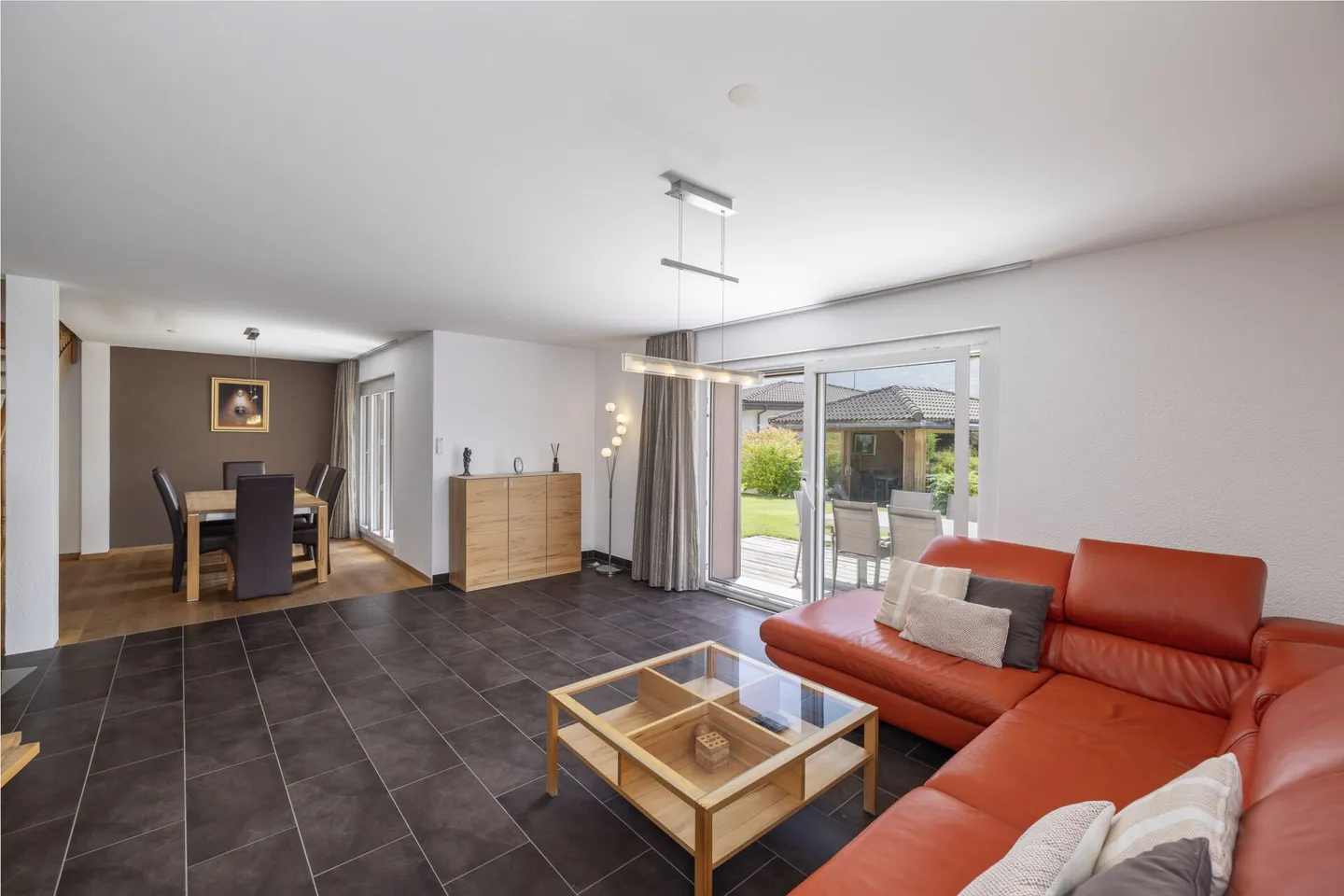 Wunderschöne 6-Zimmer-Villa 1/2 von 297 m2 mit einem wunderschönen Außenbereich - Foto 4 von 33