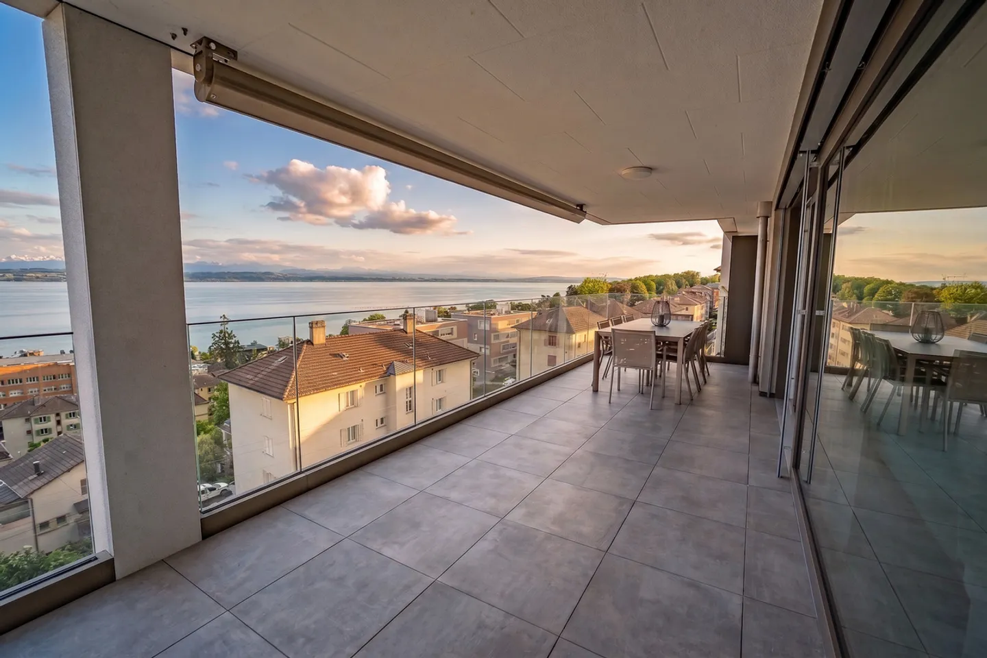Eine außergewöhnliche 4,5-Zimmer-Wohnung mit Blick auf den Neuenburgersee - Foto 5 von 5