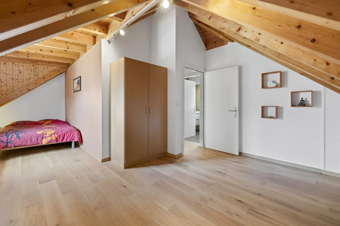 Wunderschöne 6-Zimmer-Villa 1/2 von 297 m2 mit einem wunderschönen Außenbereich - Foto 10 von 33