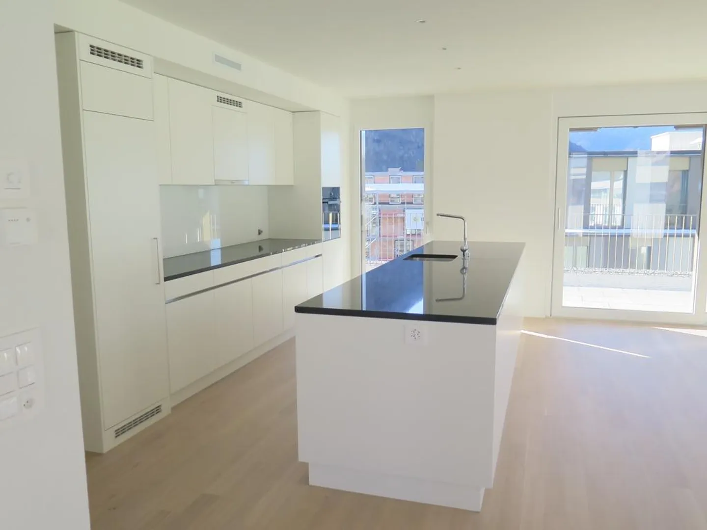 Appartement penthouse exclusif de 4½ pièces avec terrasse ensoleillée et vue panoramique - Photo 3 sur 14