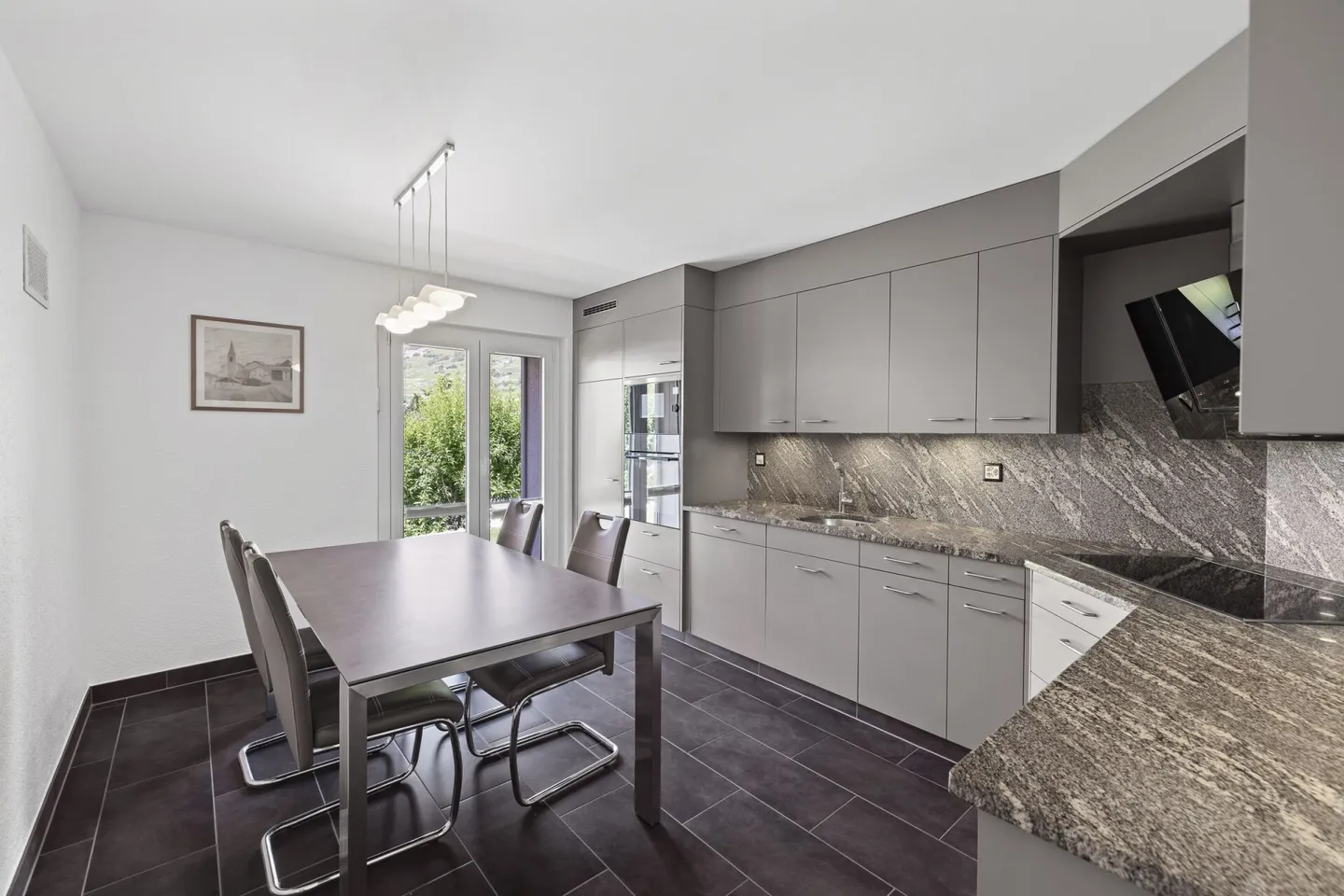 Wunderschöne 6-Zimmer-Villa 1/2 von 297 m2 mit einem wunderschönen Außenbereich - Foto 8 von 33