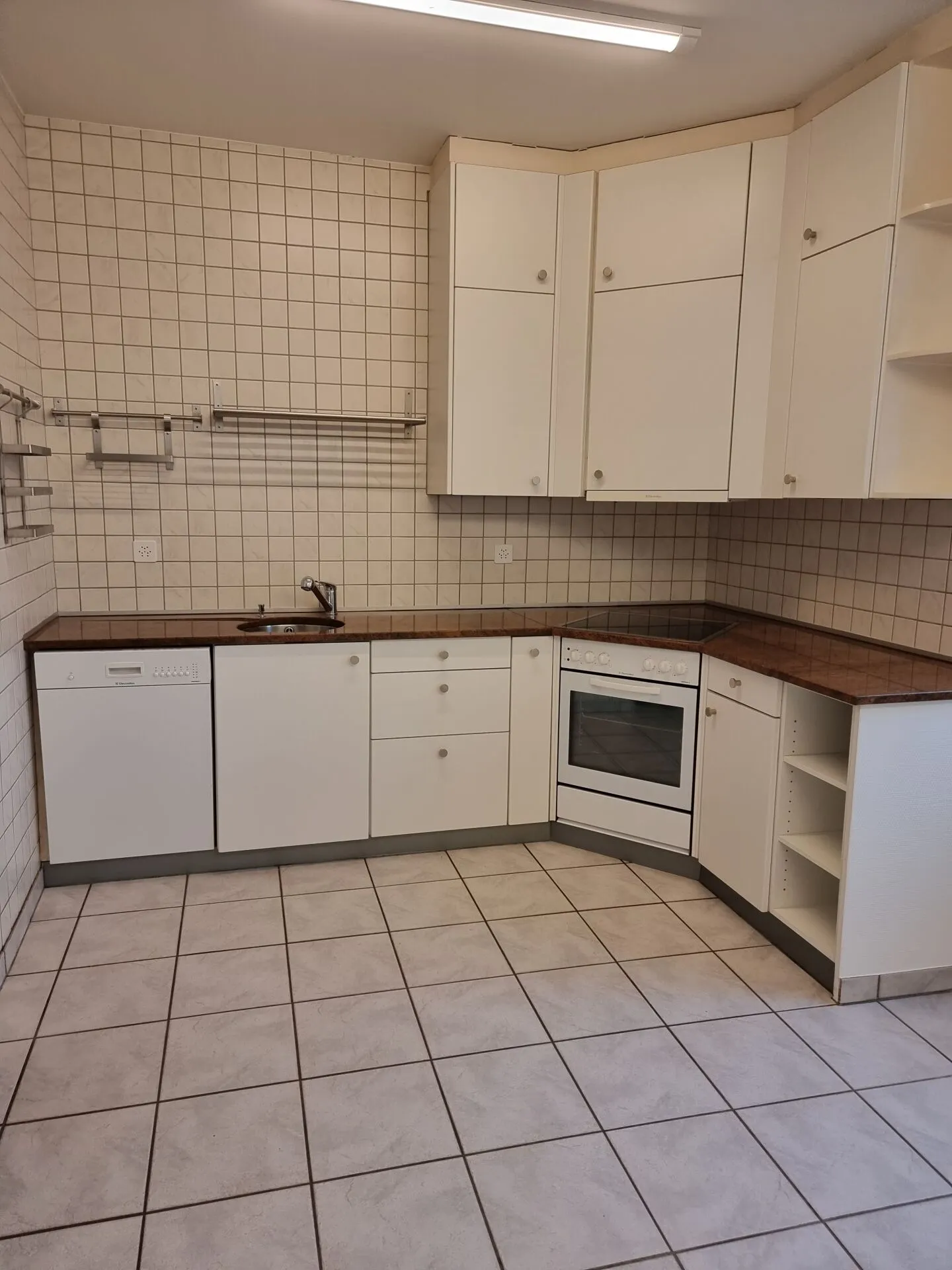 Ampio appartamento al piano terra di 4,5 locali con area esterna - Foto 1 di 10