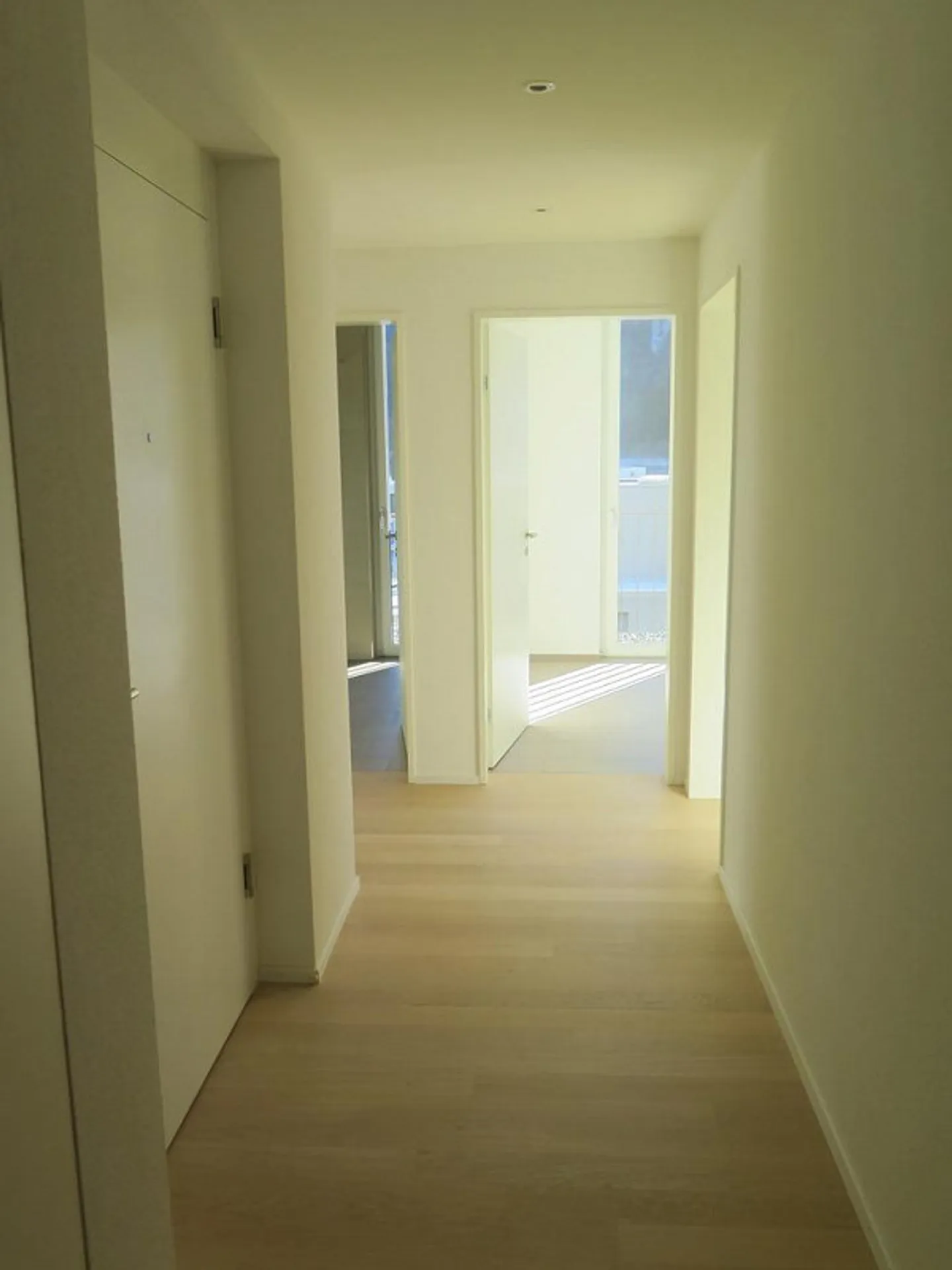 Appartement penthouse exclusif de 4½ pièces avec terrasse ensoleillée et vue panoramique - Photo 6 sur 14