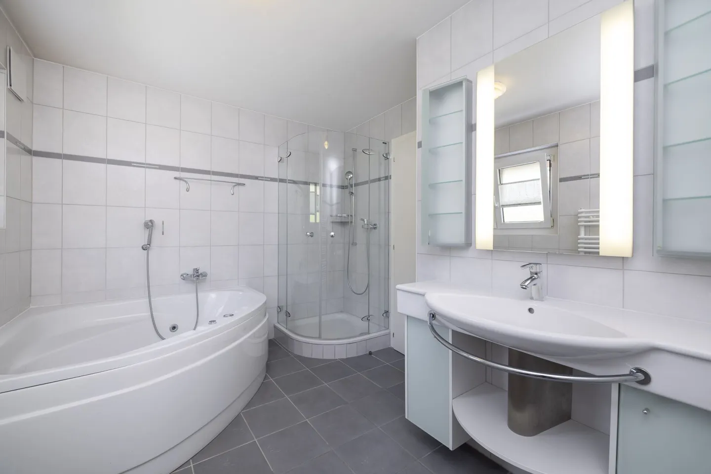 Wunderschöne 6-Zimmer-Villa 1/2 von 297 m2 mit einem wunderschönen Außenbereich - Foto 15 von 33