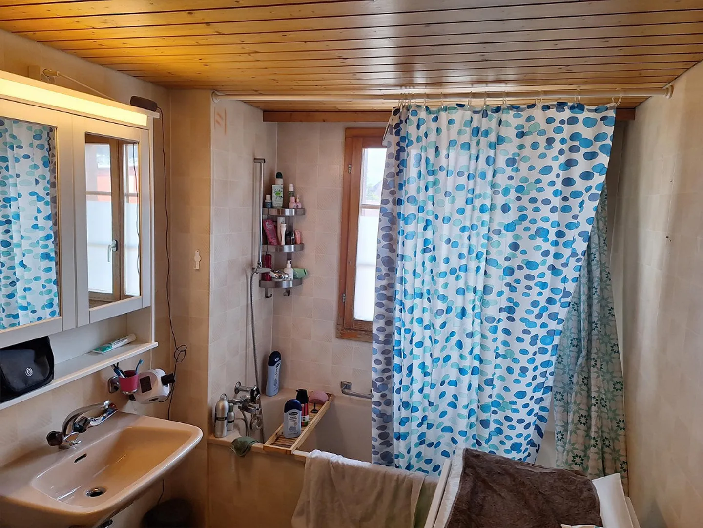 Charming 4-Room Wooden Apartment on the 3rd Floor with Balcony & Nature View - Photo 4 of 8