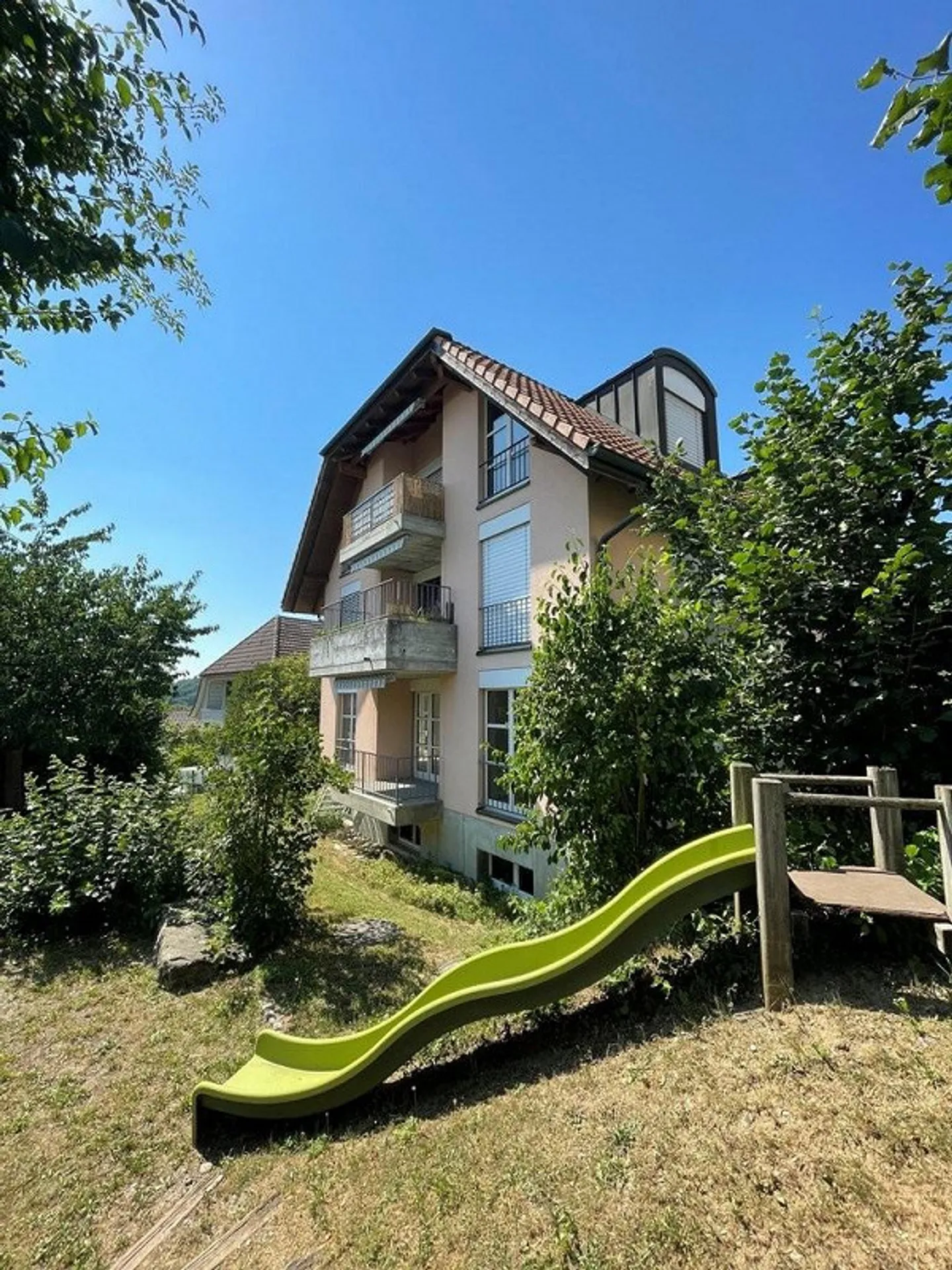 Bellissimo appartamento ristrutturato di 4,5 stanze a Neuengg! - Foto 1 di 12