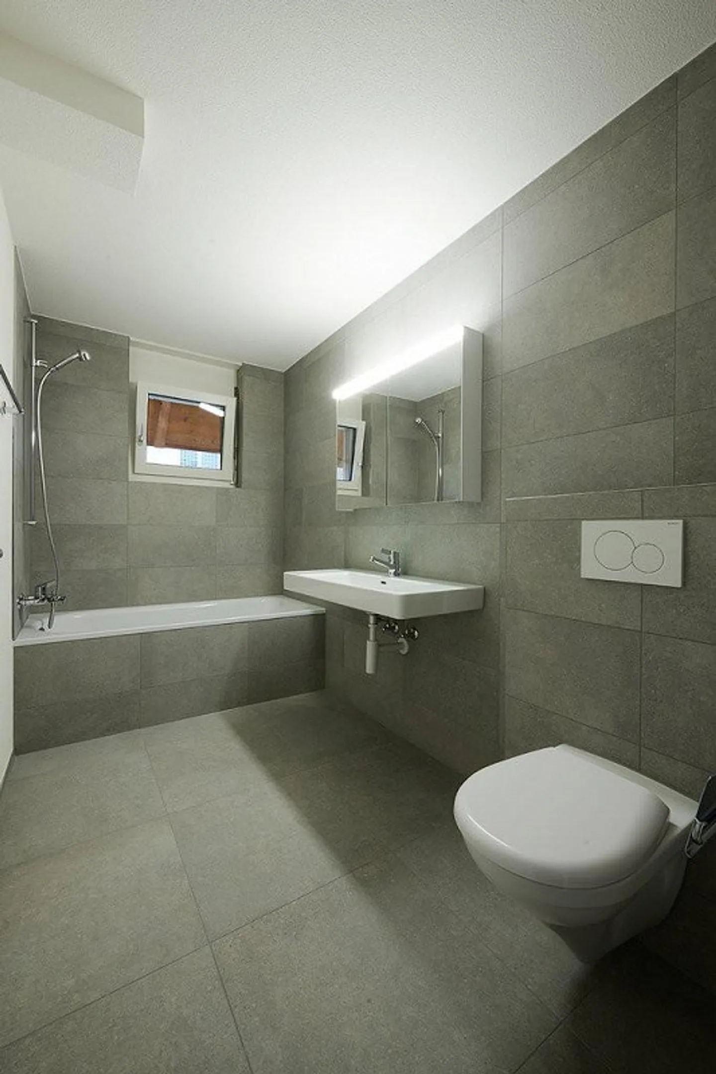 Bellissimo appartamento ristrutturato di 4,5 stanze a Neuengg! - Foto 4 di 12