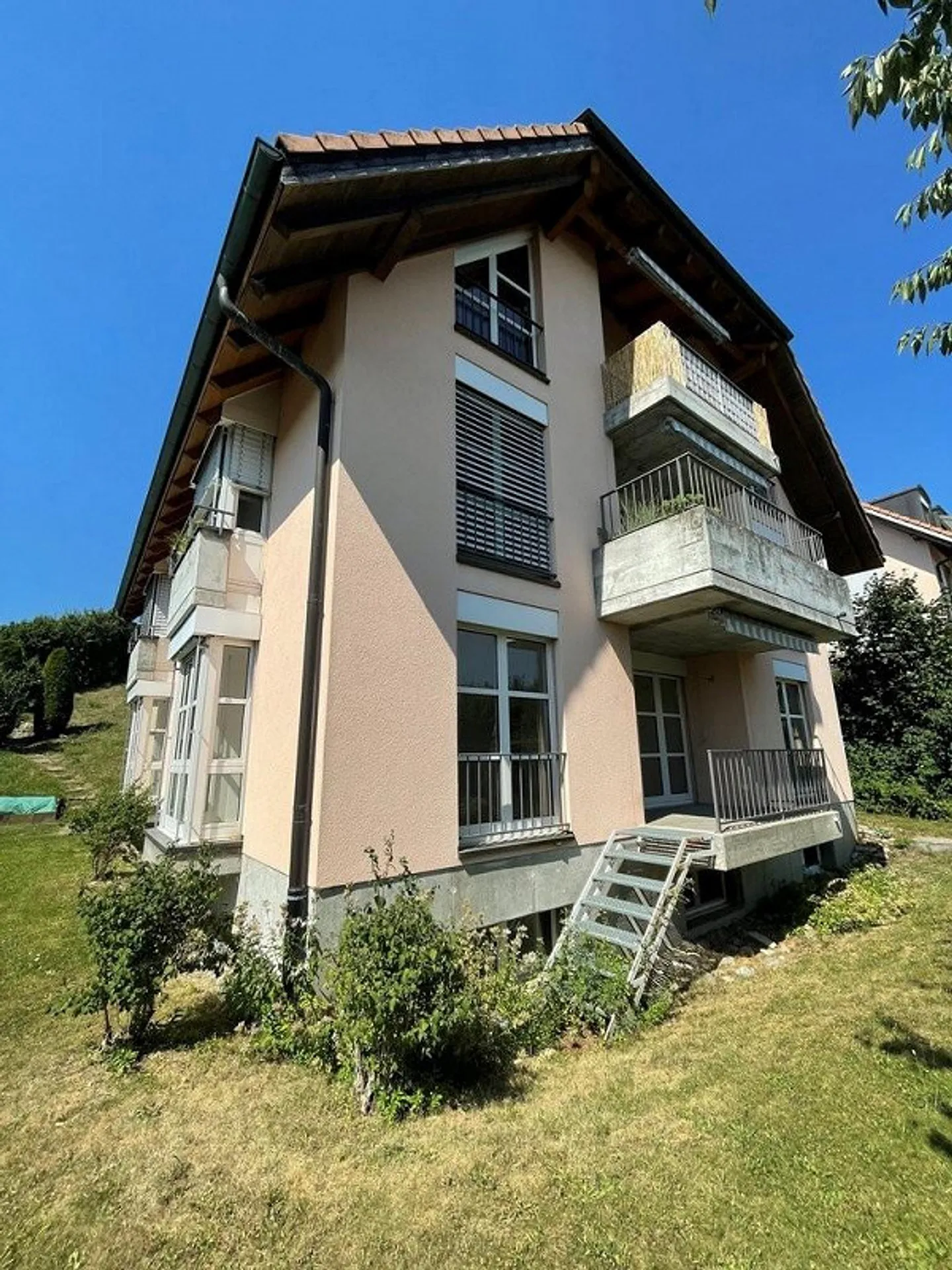 Bellissimo appartamento ristrutturato di 4,5 stanze a Neuengg! - Foto 2 di 12