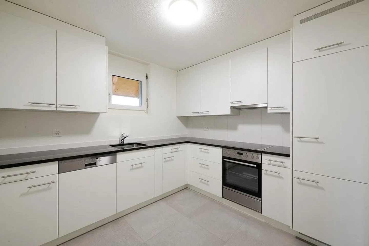 Bellissimo appartamento ristrutturato di 4,5 stanze a Neuengg! - Foto 3 di 12