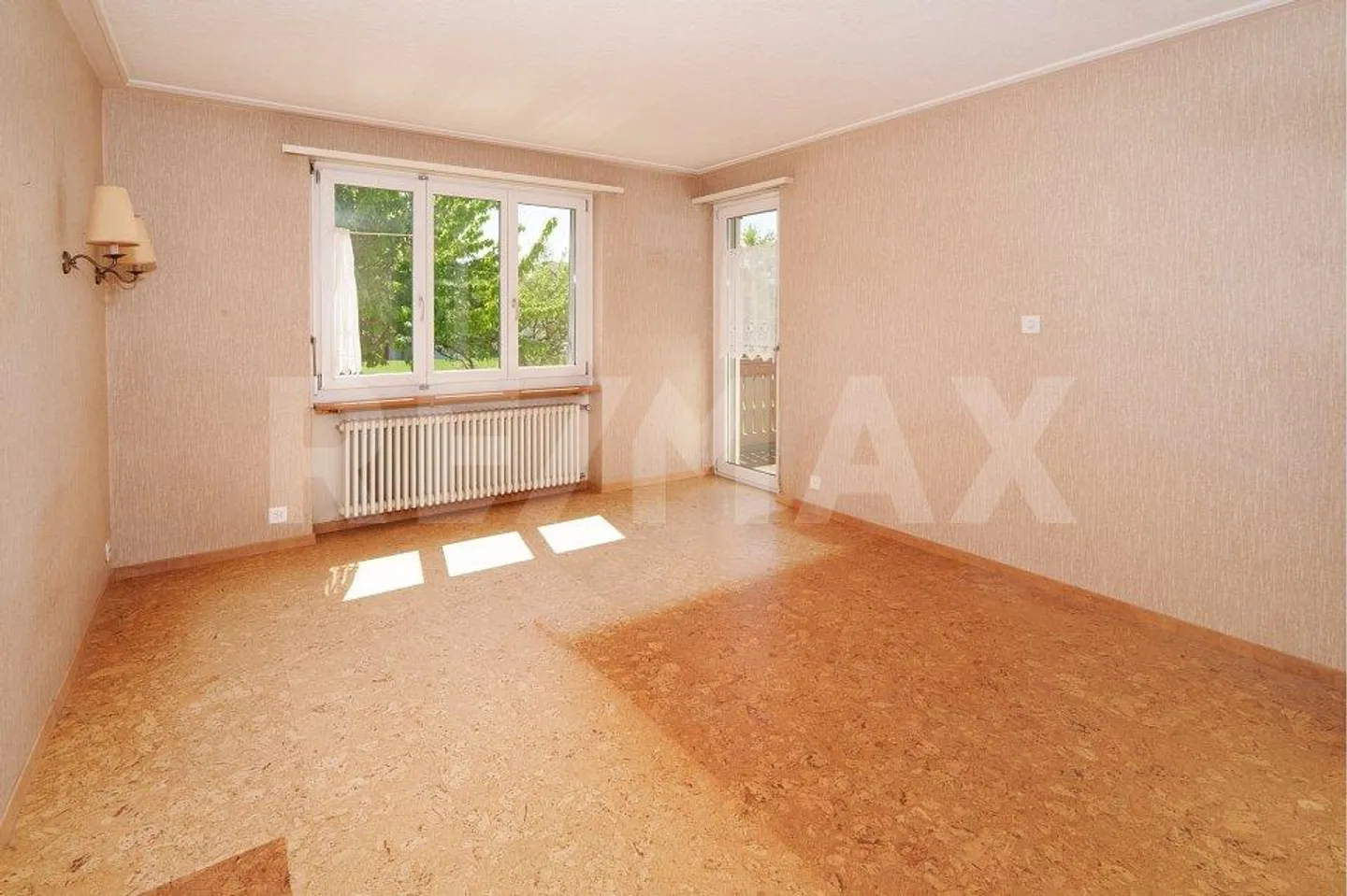 Casa unifamiliare attraente con appartamento separato e terreno di 746m² - Foto 7 di 9