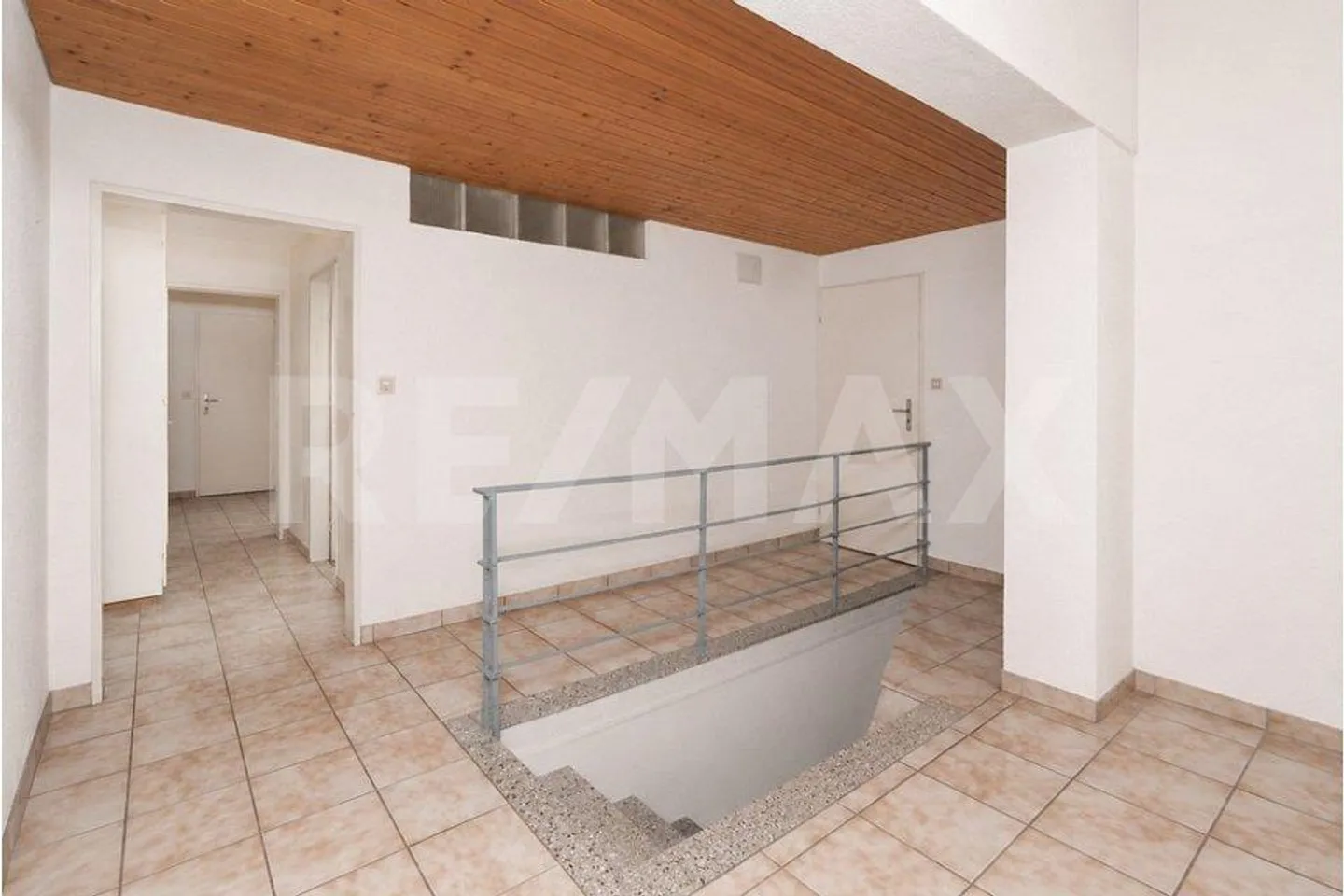 Casa unifamiliare attraente con appartamento separato e terreno di 746m² - Foto 9 di 9