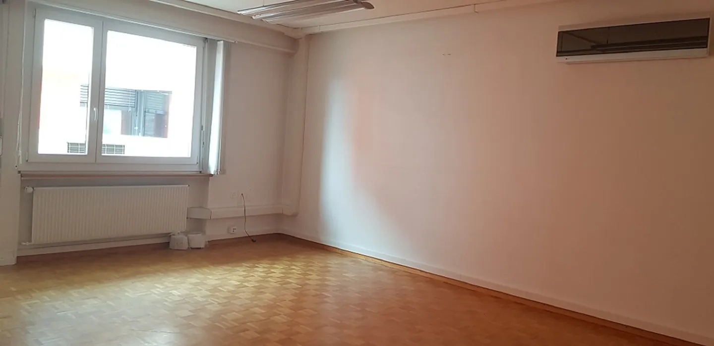 Bureau Spacieux - Photo 10 sur 12