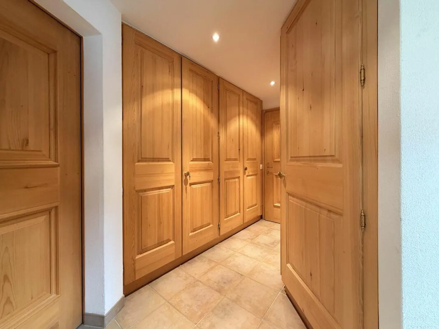 Penthouse Galerie Spacieux dans un Emplacement Calme - Photo 5 sur 7