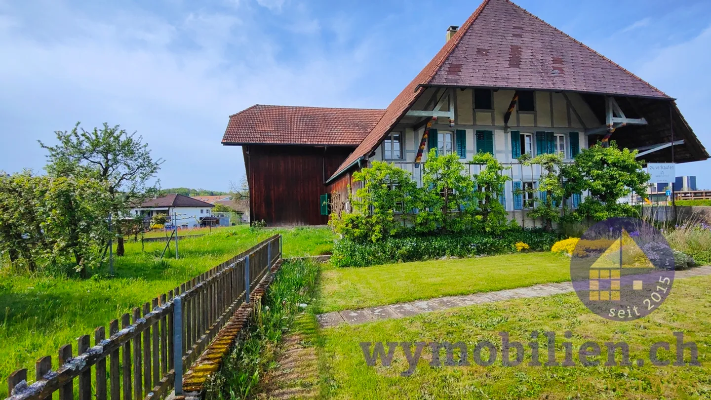 Bauernhaus mit 3 Wohnungen + Ausbaupotenzial! - Foto 2 von 15