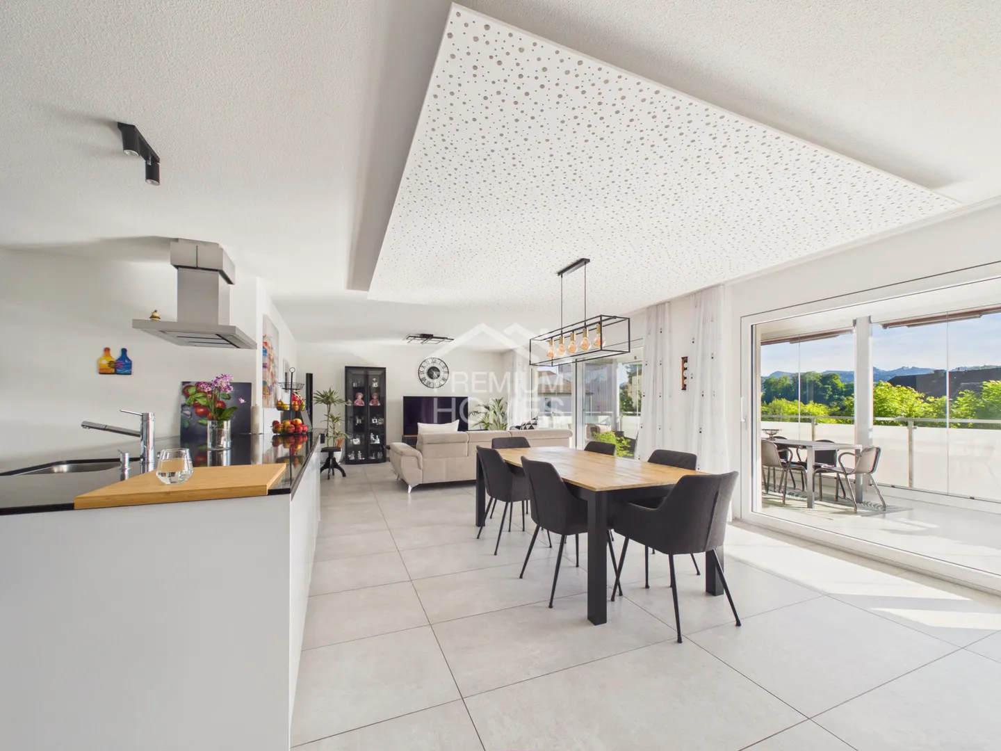 Appartement Familial Spacieux avec Terrasse - Photo 4 sur 10