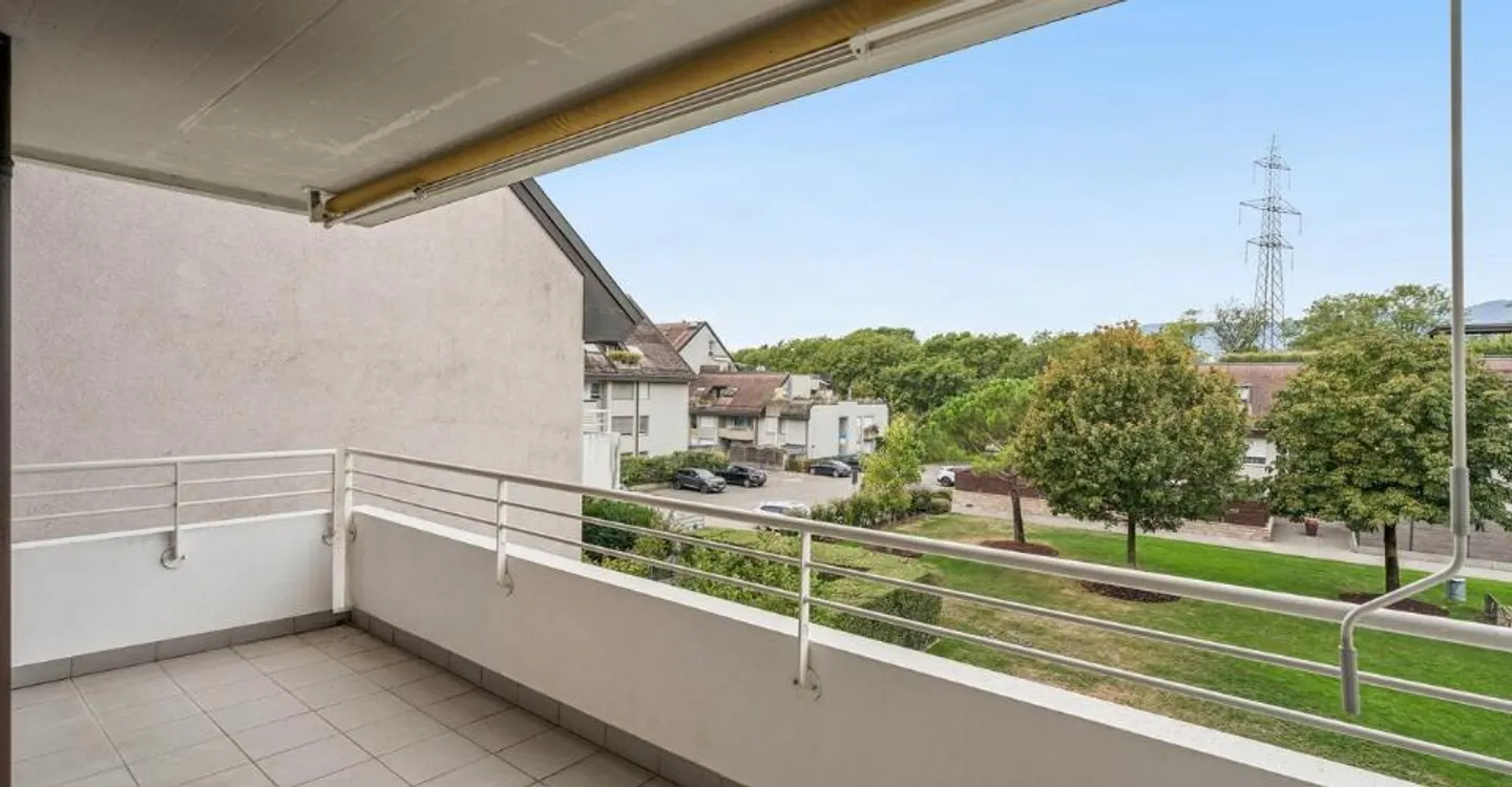 Lumineux 4.5 avec terrasse, cave et parking intérieur avec prise - Photo 5 of 8