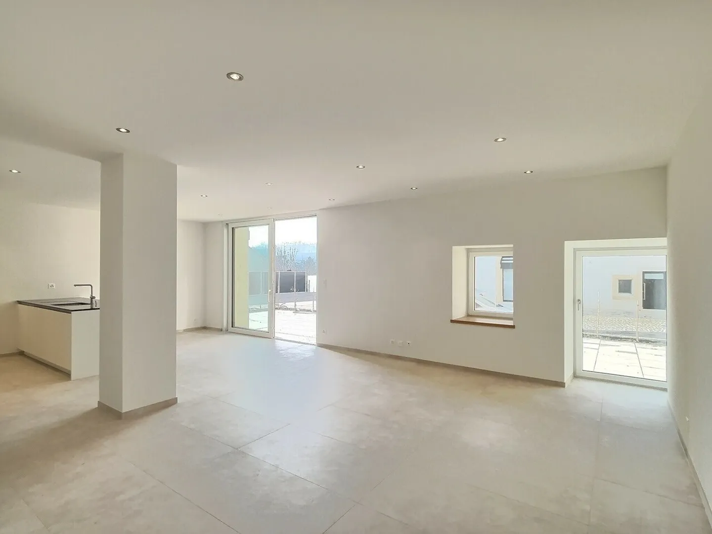 24 29 Magnifico appartamento di 4.5 stanze al piano terra - Grande terrazza - Foto 2 di 16