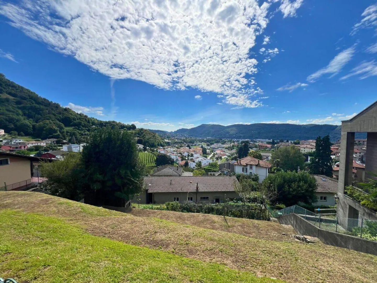 Terreno edificabile con vista - Foto 1 di 4