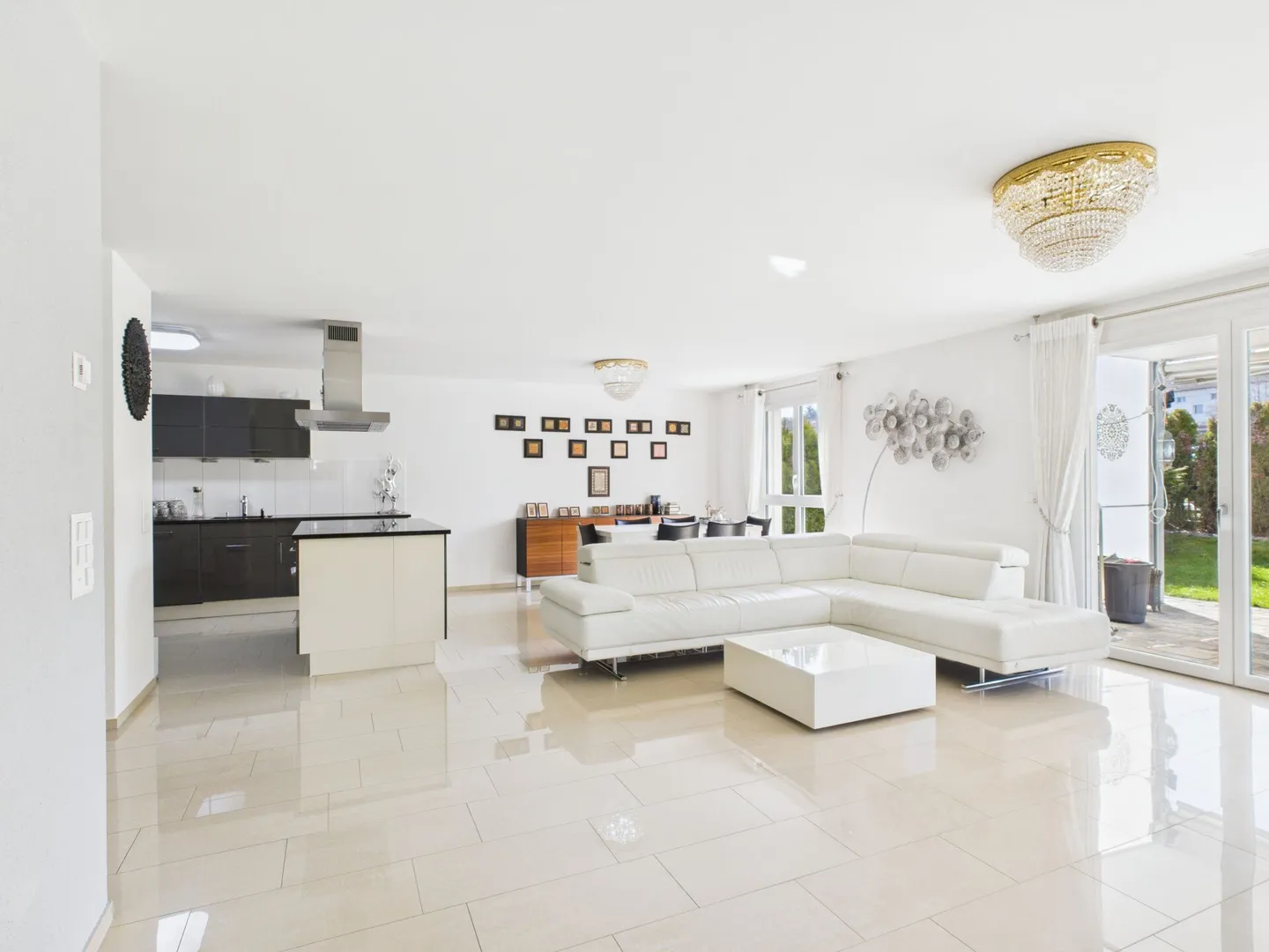 COMFORT ABITATIVO DI ALTA QUALITÀ - MODERNO E CENTRALMENTE SITUATO - Foto 2 di 7